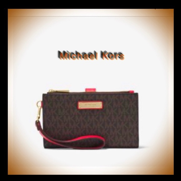Michael Kors signature wallet/wristlet - Picture 1 of 3